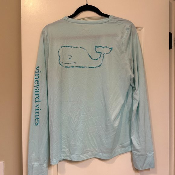 Vineyard Vines Lightweight Women's Performance Top with Thumbholes Size L - Picture 2 of 2